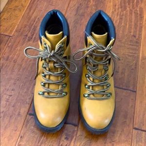 Maurices lug sole boot